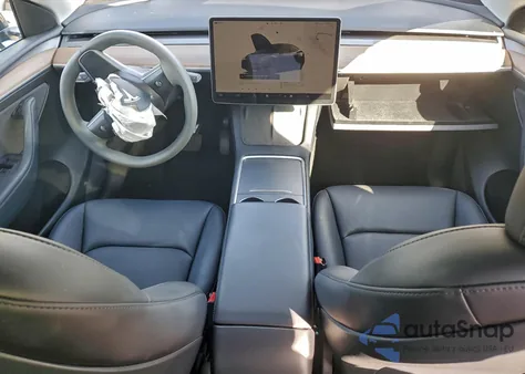 2025 Tesla Model Y from USA, damaged, VIN 7SAYGDED9SF270787